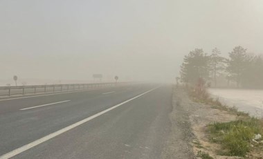 Konya'da kum fırtınası etkisini gösterdi