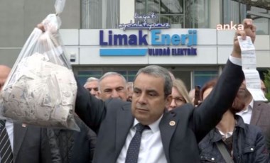 Elektriği kesilen CHP Bursa İl Başkanlığı, faturayı 5 TL'lik banknotlarla ödedi (05 Nisan 2022) (Video Haber)