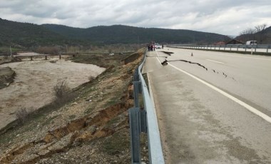 Kastamonu-Karabük yolunda çökme meydana geldi