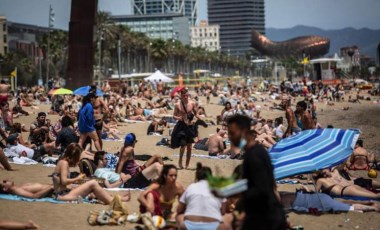 Barselona'da plajlarda sigara içilmesi yasaklandı