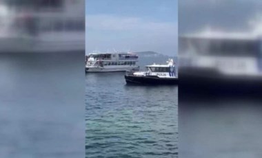 Polis tekneyi iskeleye yanaştırmadı, denize atlayıp barikatı aştı