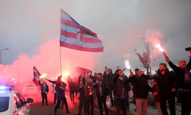 Konyaspor taraftarı, şampiyonluk kutlaması yapan Trabzonsporlu taraftarın aracına saldırdı