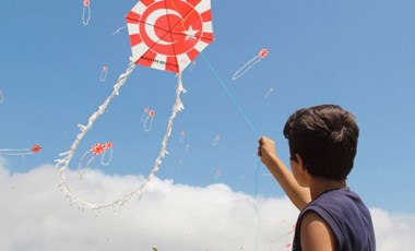 Menderes’te uçurtma şenliği: Uçurtmanı almadan gel