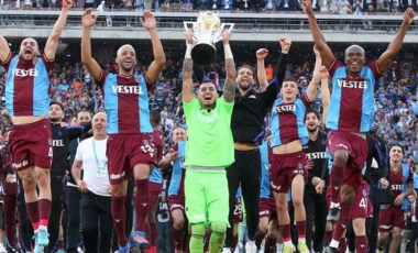 Şampiyon Trabzonspor kupasını İstanbul’da da kaldırdı