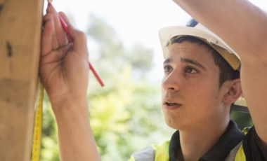 İngiltere'de ilk kez eleman aranan iş sayısı, işsiz sayısını geçti