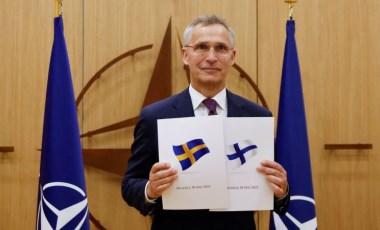 Finland, Sweden submit application to join NATO