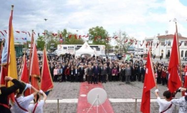 Kadıköy'deki 19 Mayıs töreninde MHP'liler bir CHP'liye saldırdı