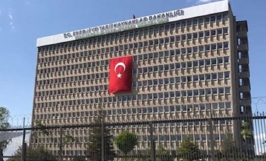 Enerji ve Tabii Kaynaklar Bakan Yardımcısı Alparslan Bayraktar'ın 5 farklı koltuğu var