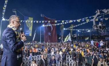 Ankaragücü şampiyonluk kutlamasında konuşan Cumhurbaşkanı Yardımcısı Fuat Oktay taraftarlar tarafından yuhalandı