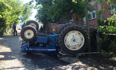 Devrilen traktörün altında kalan sürücü hayatını kaybetti