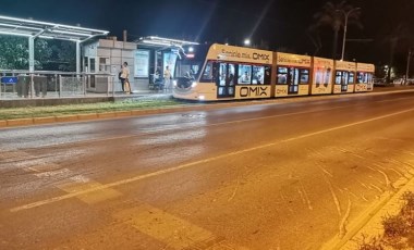 İzmir'de feci kaza: Küçük kız sahile gitmek isterken tramvayın altında kaldı