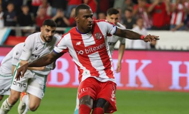 Haji Wright Antalyaspor'da kalmak istediğini belirtti