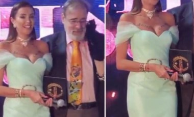 Özge Ulusoy'un göğsüne, Melis Sezen'i hedef alan eski MHP'li Ahmet Çakar'ın adı yazıldı