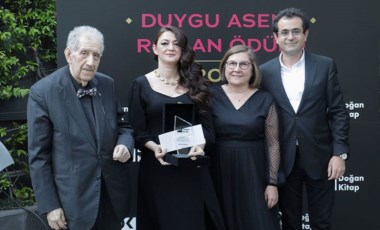 Duygu Asena Ödülü Seray Şahiner’in oldu