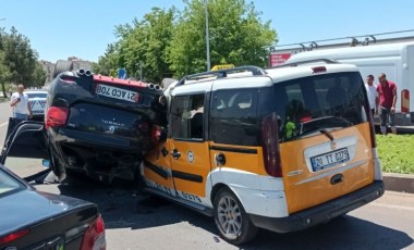 Diyarbakır'da takla atan otomobil, taksiye çarptı: 1 ölü, 2 yaralı