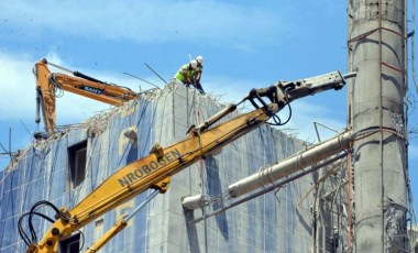 'Dünyanın en saçma binası'nın yıkımı sürüyor: Yüzde 70'i yıkıldı, kurban kesildi (28 Mayıs 2022) (Video Haber)