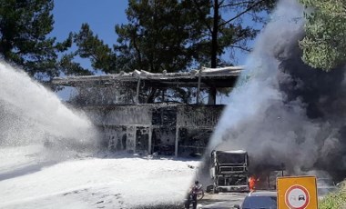 Otobüste başlayan yangın ormana sıçradı