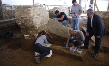 Haydarpaşa Garı’nın altından mezar anıtı bulundu