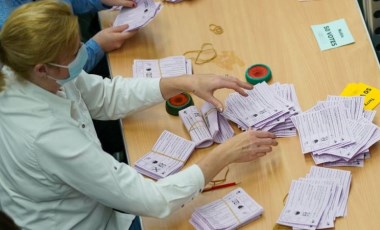 İngiltere'de yerel seçimlerin ilk sonuçları, muhalefetteki İşçi Partisi ve Liberal Demokratlar lehine