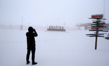 Erciyes'te mayıs karı: Kayak merkezi bembeyaz oldu