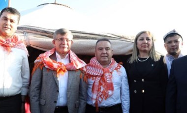 Ahmet Davutoğlu ve Gültekin Uysal Antalya'da buluştu