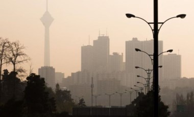 Tahran'da hava kirliliği eğitime ara verdirdi