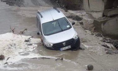 Sel felaketi: Kastamonu'da 14 köyü bağlayan köprü yıkıldı!