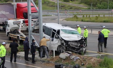 Amasya’da minibüs, yol kenarındaki pikaba çarptı: 2 ölü, 6 yaralı (08 Mayıs 2022)