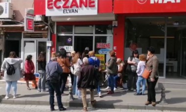 Bulgar turistler eczane önünde kuyruk oluşturdu: 'Daha ucuza alıyoruz'