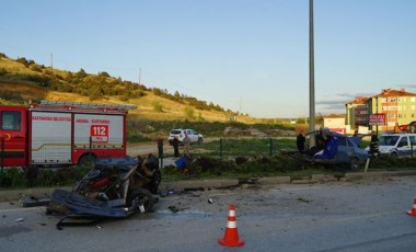 Kastamonu'da trafik kazası: İkiye bölünen otomobilin sürücüsü hayatını kaybetti