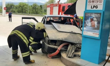 Freni patlayan otomobil 'akaryakıt istasyonuna' girdi: 2 yaralı (01 Haziran 2022) (Video Haber)