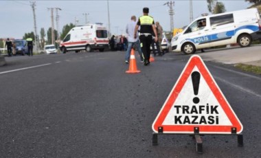 Gaziantep'te işçi servisiyle otomobilin çarpıştığı kazada 16 kişi yaralandı