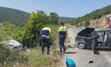 Bursa'da feci kaza: İki otomobil kafa kafaya çarpıştı!