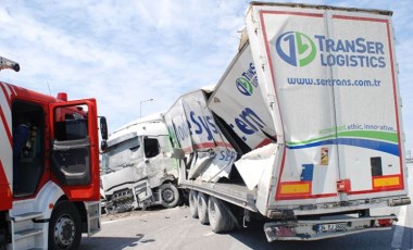 TEM Otoyolu'nda 6 araçlık zincirleme kaza: 3 kişi yaralandı