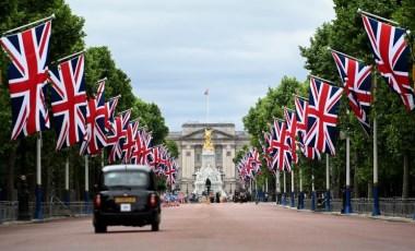 Kraliçe II. Elizabeth’in “Platin Jübilesi” kutlamaları başladı