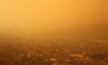 Meteoroloji'den hafta sonu uyarısı: 2 bölgede toz taşınımı, 5 bölgede sağanak var