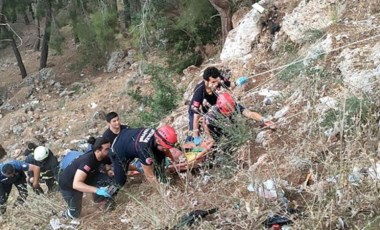 Antalya'da Seyir terasından kayalıklara düştü,'' İtfaiye kurtardı''