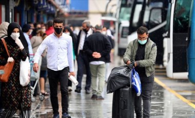 Akaryakıt zamları nedeniyle üniversite öğrencileri evlerine dönemiyor