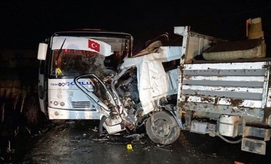 Çorlu’da servis midibüsü kamyonetle çarpıştı: 1 ölü, 20 yaralı