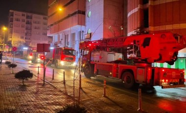 Bursa'da katlı otoparkta yangın! Otomobiller zarar gördü