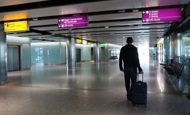 İngiltere'de Heathrow Havaalanı'nda bulunan uranyumla ilgili bir kişi gözaltına alındı