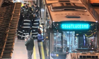 Sefaköy metrobüs durağında feci ölüm!