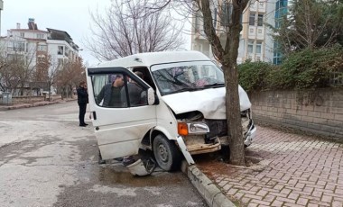 Elazığ'da minibüs ile otomobil çarpıştı: 4 yaralı