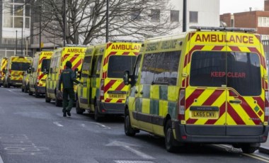 İngiltere’de ambulans çalışanları da greve çıkıyor