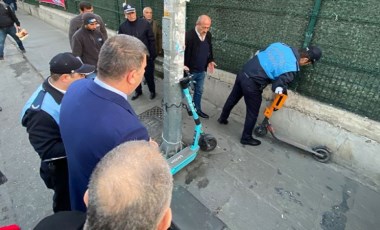 Kadıköy Belediyesi kaldırımlarda bırakılan scooter’ları toplama kararı aldı