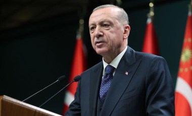 The Economist'ten Erdoğan kapağı: 'Türkiye'nin eli kulağında diktatörlüğü'