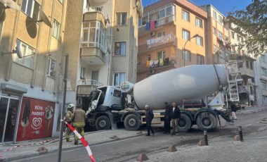 Üsküdar’da beton mikseri binaya çarptı