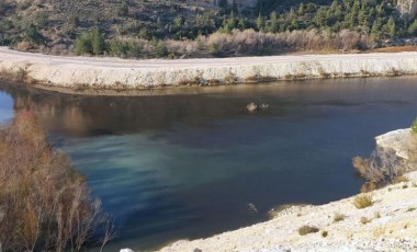 Alarm zilleri çalıyor: Göksu Nehri yine siyaha döndü