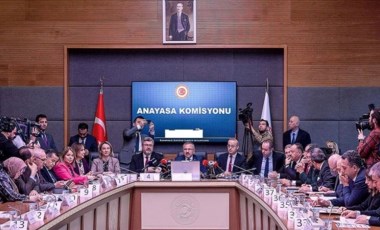 Anayasa değişikliği teklifi görüşmelerine ürolog çağrılmasına tepki: Bu yüce Meclis bunlara mahkum mu?