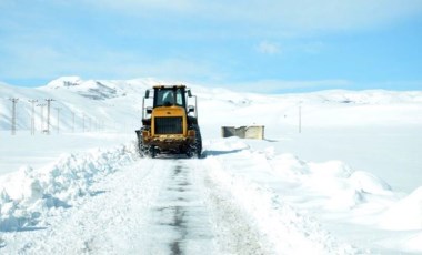 Hakkari'de 49 yerleşim birimine ulaşım sağlanamıyor